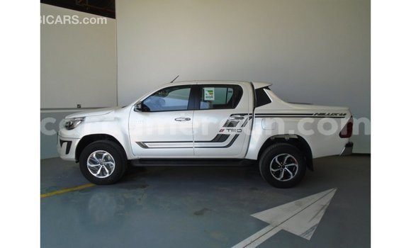 Sayi Imported Toyota Hilux White Mota in Import - Dubai a Adamawa Sayi Imported Toyota Hilux White Mota in Import - Dubai a Adamawa
