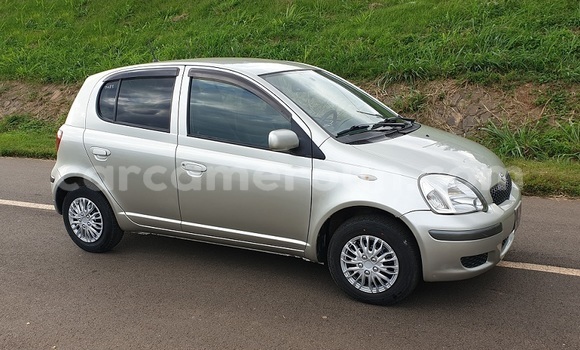 Sayi Imported Toyota Yaris Azurfa Mota in Yaounde a Babban Kamaru Sayi Imported Toyota Yaris Azurfa Mota in Yaounde a Babban Kamaru