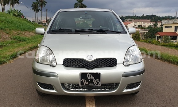 Sayi Imported Toyota Yaris Azurfa Mota in Yaounde a Babban Kamaru Sayi Imported Toyota Yaris Azurfa Mota in Yaounde a Babban Kamaru