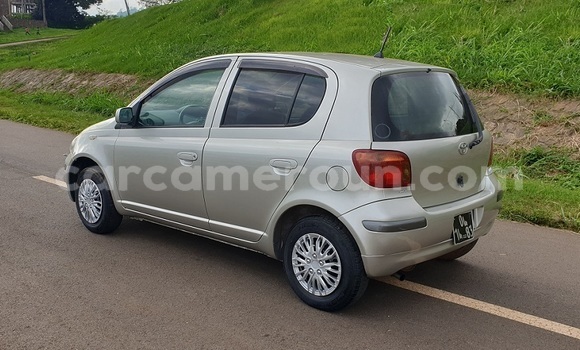 Sayi Imported Toyota Yaris Azurfa Mota in Yaounde a Babban Kamaru Sayi Imported Toyota Yaris Azurfa Mota in Yaounde a Babban Kamaru