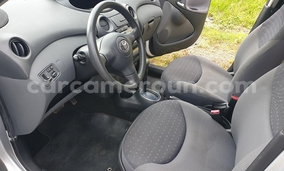 Sayi Imported Toyota Yaris Azurfa Mota in Yaounde a Babban Kamaru Sayi Imported Toyota Yaris Azurfa Mota in Yaounde a Babban Kamaru