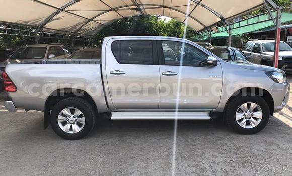 Sayi Na hannu Toyota Hilux Sauran Mota in Douala a Ƙasar Kamaru Sayi Na hannu Toyota Hilux Sauran Mota in Douala a Ƙasar Kamaru