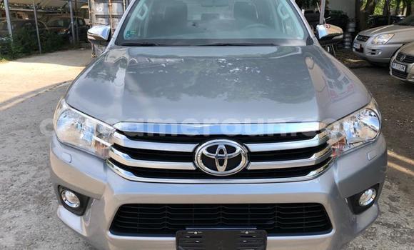 Sayi Na hannu Toyota Hilux Sauran Mota in Douala a Ƙasar Kamaru Sayi Na hannu Toyota Hilux Sauran Mota in Douala a Ƙasar Kamaru