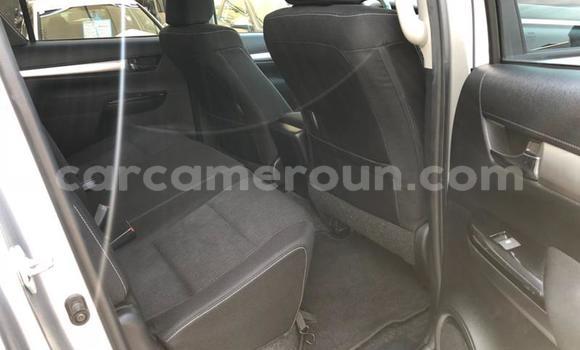 Sayi Na hannu Toyota Hilux Sauran Mota in Douala a Ƙasar Kamaru Sayi Na hannu Toyota Hilux Sauran Mota in Douala a Ƙasar Kamaru