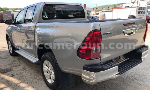 Sayi Na hannu Toyota Hilux Sauran Mota in Douala a Ƙasar Kamaru Sayi Na hannu Toyota Hilux Sauran Mota in Douala a Ƙasar Kamaru