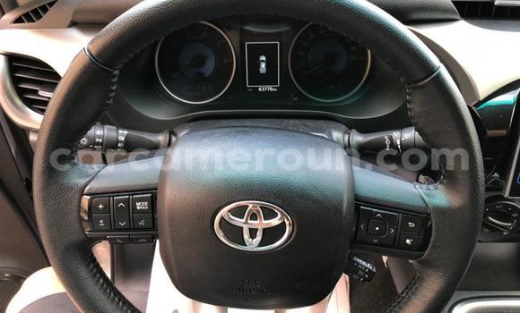 Sayi Na hannu Toyota Hilux Sauran Mota in Douala a Ƙasar Kamaru Sayi Na hannu Toyota Hilux Sauran Mota in Douala a Ƙasar Kamaru