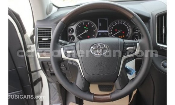 Sayi Imported Toyota Land Cruiser White Mota in Import - Dubai a Adamawa Sayi Imported Toyota Land Cruiser White Mota in Import - Dubai a Adamawa