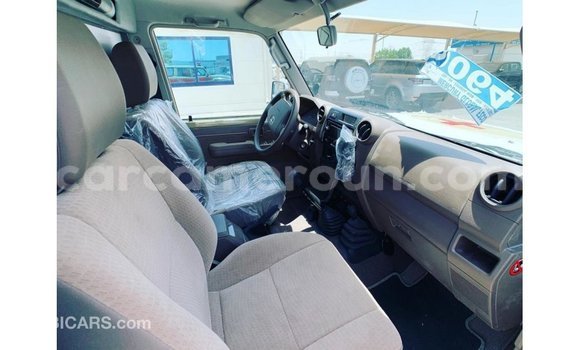 Acheter Import Voiture Toyota Land Cruiser Beige à Import - Dubai, Adamawa Acheter Import Voiture Toyota Land Cruiser Beige à Import - Dubai, Adamawa