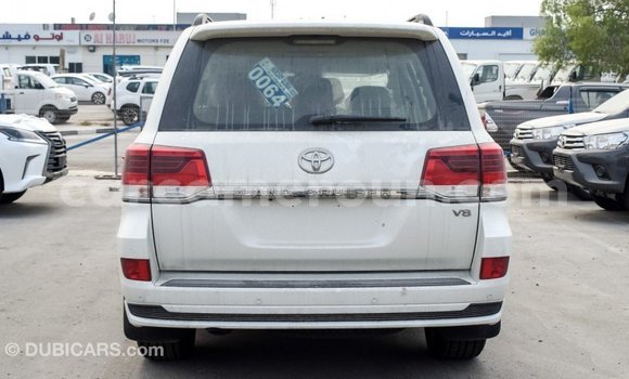 Sayi Imported Toyota Land Cruiser White Mota in Import - Dubai a Adamawa Sayi Imported Toyota Land Cruiser White Mota in Import - Dubai a Adamawa