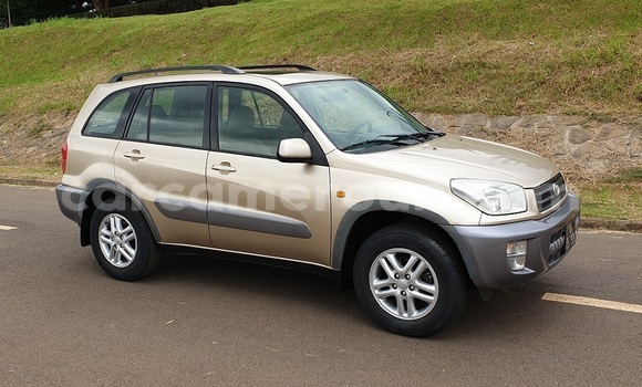 Sayi Imported Toyota RAV4 Sauran Mota in Yaounde a Babban Kamaru Sayi Imported Toyota RAV4 Sauran Mota in Yaounde a Babban Kamaru