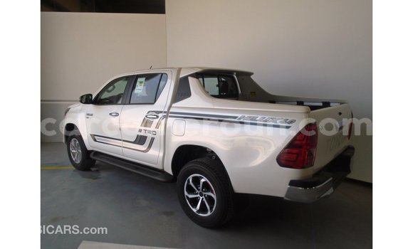 Buy Import Toyota Hilux White Car in Import - Dubai in Adamawa Buy Import Toyota Hilux White Car in Import - Dubai in Adamawa
