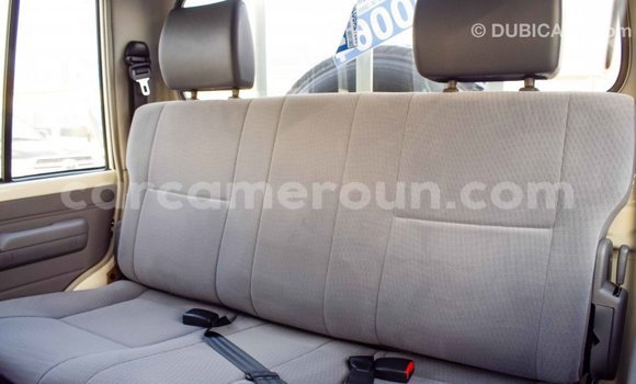 Acheter Import Voiture Toyota Land Cruiser Blanc à Import - Dubai, Adamawa Acheter Import Voiture Toyota Land Cruiser Blanc à Import - Dubai, Adamawa