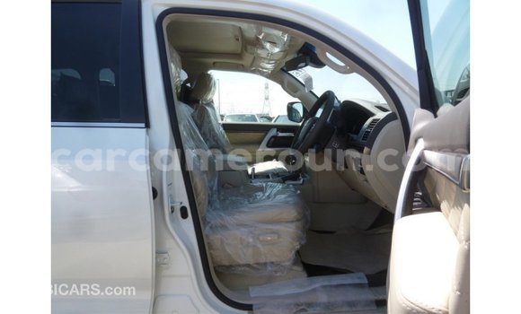 Acheter Import Voiture Toyota Land Cruiser Blanc à Import - Dubai, Adamawa Acheter Import Voiture Toyota Land Cruiser Blanc à Import - Dubai, Adamawa