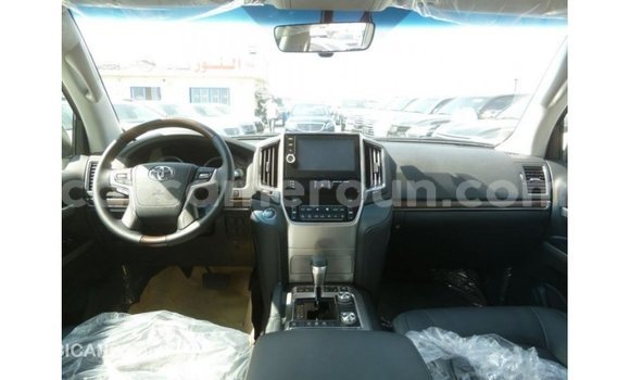Acheter Import Voiture Toyota Land Cruiser Blanc à Import - Dubai, Adamawa Acheter Import Voiture Toyota Land Cruiser Blanc à Import - Dubai, Adamawa