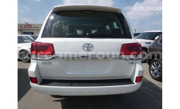 Acheter Import Voiture Toyota Land Cruiser Blanc à Import - Dubai, Adamawa Acheter Import Voiture Toyota Land Cruiser Blanc à Import - Dubai, Adamawa