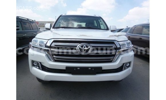 Acheter Import Voiture Toyota Land Cruiser Blanc à Import - Dubai, Adamawa Acheter Import Voiture Toyota Land Cruiser Blanc à Import - Dubai, Adamawa