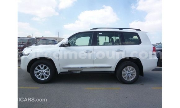 Acheter Import Voiture Toyota Land Cruiser Blanc à Import - Dubai, Adamawa Acheter Import Voiture Toyota Land Cruiser Blanc à Import - Dubai, Adamawa