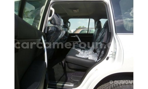 Acheter Import Voiture Toyota Land Cruiser Blanc à Import - Dubai, Adamawa Acheter Import Voiture Toyota Land Cruiser Blanc à Import - Dubai, Adamawa
