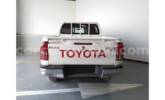 Acheter Import Voiture Toyota Hilux Blanc à Import - Dubai, Adamawa Acheter Import Voiture Toyota Hilux Blanc à Import - Dubai, Adamawa