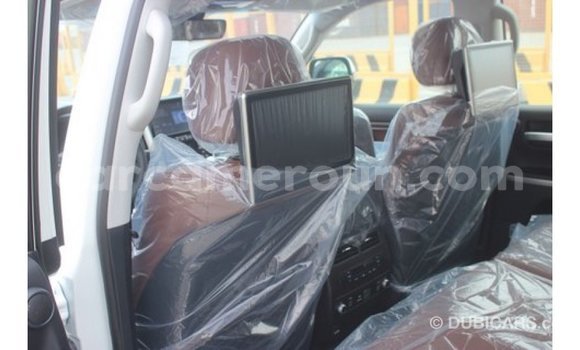 Sayi Imported Toyota Land Cruiser White Mota in Import - Dubai a Adamawa Sayi Imported Toyota Land Cruiser White Mota in Import - Dubai a Adamawa