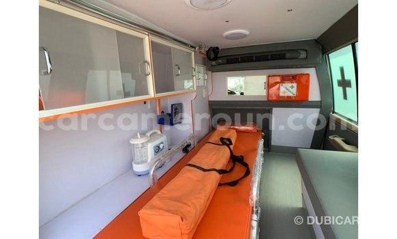 Acheter Import Voiture Toyota Land Cruiser Beige à Import - Dubai, Adamawa Acheter Import Voiture Toyota Land Cruiser Beige à Import - Dubai, Adamawa