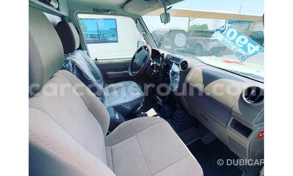 Acheter Import Voiture Toyota Land Cruiser Beige à Import - Dubai, Adamawa Acheter Import Voiture Toyota Land Cruiser Beige à Import - Dubai, Adamawa