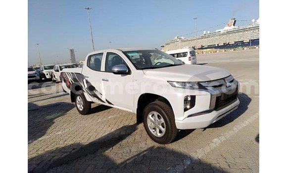 Sayi Imported Mitsubishi L200 White Mota in Import - Dubai a Adamawa Sayi Imported Mitsubishi L200 White Mota in Import - Dubai a Adamawa