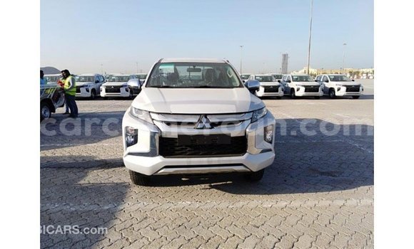 Sayi Imported Mitsubishi L200 White Mota in Import - Dubai a Adamawa Sayi Imported Mitsubishi L200 White Mota in Import - Dubai a Adamawa
