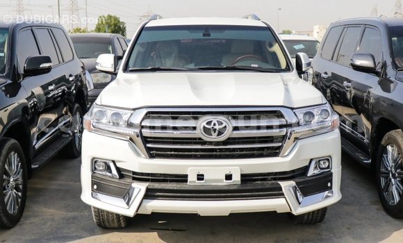 Acheter Import Voiture Toyota Land Cruiser Blanc à Import - Dubai, Adamawa Acheter Import Voiture Toyota Land Cruiser Blanc à Import - Dubai, Adamawa