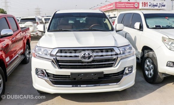Acheter Import Voiture Toyota Land Cruiser Blanc à Import - Dubai, Adamawa Acheter Import Voiture Toyota Land Cruiser Blanc à Import - Dubai, Adamawa