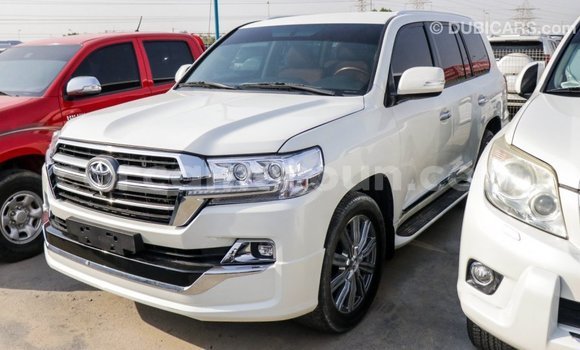 Acheter Import Voiture Toyota Land Cruiser Blanc à Import - Dubai, Adamawa Acheter Import Voiture Toyota Land Cruiser Blanc à Import - Dubai, Adamawa