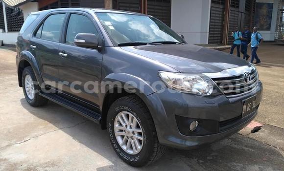 Sayi Na hannu Toyota Fortuner M Mota in Douala a Ƙasar Kamaru Sayi Na hannu Toyota Fortuner M Mota in Douala a Ƙasar Kamaru