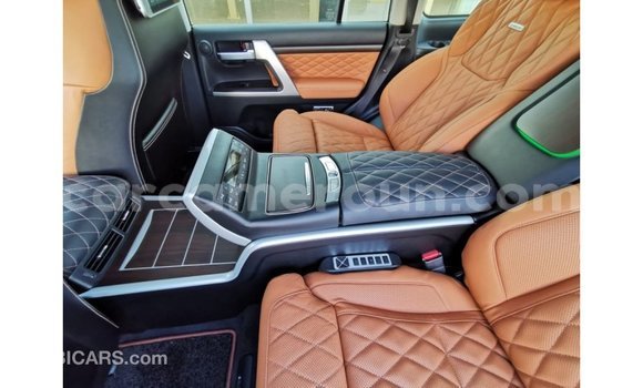 Acheter Import Voiture Toyota Land Cruiser Noir à Import - Dubai, Adamawa Acheter Import Voiture Toyota Land Cruiser Noir à Import - Dubai, Adamawa