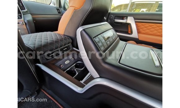 Acheter Import Voiture Toyota Land Cruiser Noir à Import - Dubai, Adamawa Acheter Import Voiture Toyota Land Cruiser Noir à Import - Dubai, Adamawa