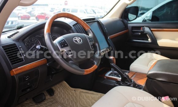 Buy Import Toyota Land Cruiser White Car in Import - Dubai in Adamawa Buy Import Toyota Land Cruiser White Car in Import - Dubai in Adamawa