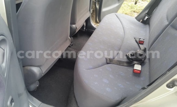 Acheter Occasion Voiture Toyota Yaris Gris à Yaoundé, Central Cameroon Acheter Occasion Voiture Toyota Yaris Gris à Yaoundé, Central Cameroon