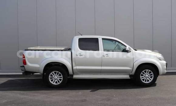 Sayi Na hannu Toyota Hilux M Mota in Douala a Ƙasar Kamaru Sayi Na hannu Toyota Hilux M Mota in Douala a Ƙasar Kamaru