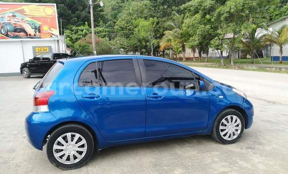 Sayi Na hannu Toyota Yaris Blue Mota in Douala a Ƙasar Kamaru Sayi Na hannu Toyota Yaris Blue Mota in Douala a Ƙasar Kamaru