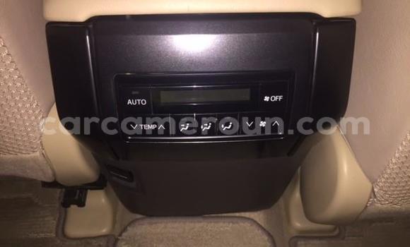 Sayi Na hannu Toyota Land Cruiser Prado Red Mota in Douala a Ƙasar Kamaru Sayi Na hannu Toyota Land Cruiser Prado Red Mota in Douala a Ƙasar Kamaru