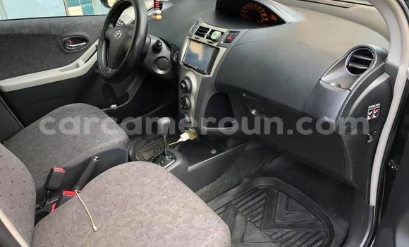 Sayi Na hannu Toyota Yaris Brown Mota in Douala a Ƙasar Kamaru Sayi Na hannu Toyota Yaris Brown Mota in Douala a Ƙasar Kamaru
