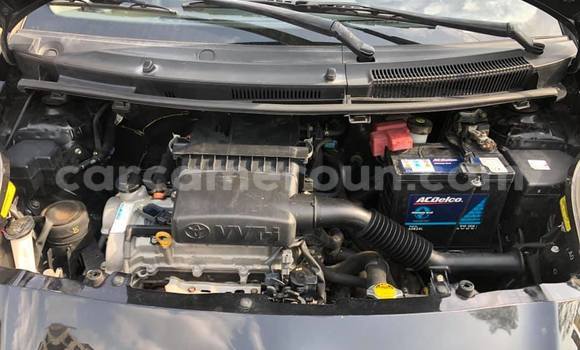 Sayi Na hannu Toyota Yaris Brown Mota in Douala a Ƙasar Kamaru Sayi Na hannu Toyota Yaris Brown Mota in Douala a Ƙasar Kamaru