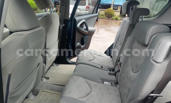 Acheter Occasion Voiture Toyota RAV4 Bleu à Yaoundé, Central Cameroon Acheter Occasion Voiture Toyota RAV4 Bleu à Yaoundé, Central Cameroon