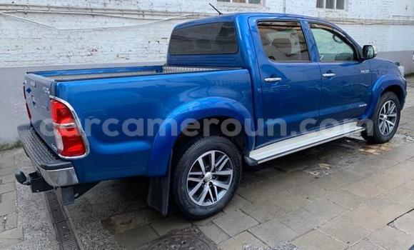 Sayi Na hannu Toyota Hilux Blue Mota in Douala a Ƙasar Kamaru Sayi Na hannu Toyota Hilux Blue Mota in Douala a Ƙasar Kamaru
