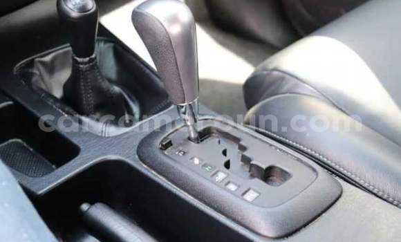 Sayi Na hannu Toyota Hilux M Mota in Douala a Ƙasar Kamaru Sayi Na hannu Toyota Hilux M Mota in Douala a Ƙasar Kamaru