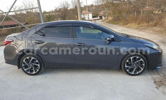 Sayi Na hannu Toyota Corolla Sauran Mota in Douala a Ƙasar Kamaru Sayi Na hannu Toyota Corolla Sauran Mota in Douala a Ƙasar Kamaru