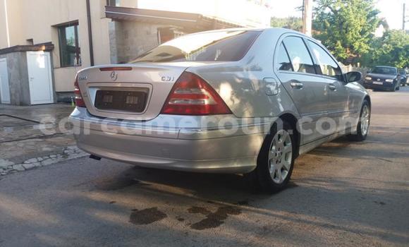 Sayi Na hannu Mercedes‒Benz 230 Sauran Mota in Douala a Ƙasar Kamaru Sayi Na hannu Mercedes‒Benz 230 Sauran Mota in Douala a Ƙasar Kamaru