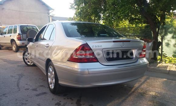 Sayi Na hannu Mercedes‒Benz 230 Sauran Mota in Douala a Ƙasar Kamaru Sayi Na hannu Mercedes‒Benz 230 Sauran Mota in Douala a Ƙasar Kamaru