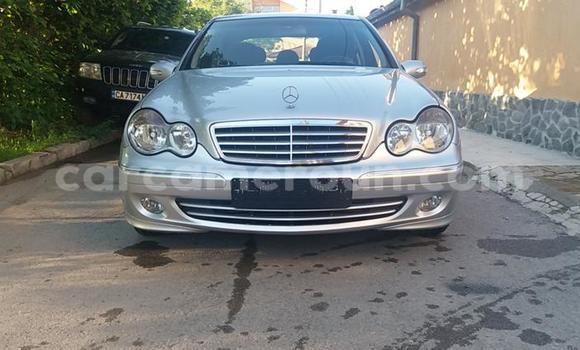 Sayi Na hannu Mercedes‒Benz 230 Sauran Mota in Douala a Ƙasar Kamaru Sayi Na hannu Mercedes‒Benz 230 Sauran Mota in Douala a Ƙasar Kamaru