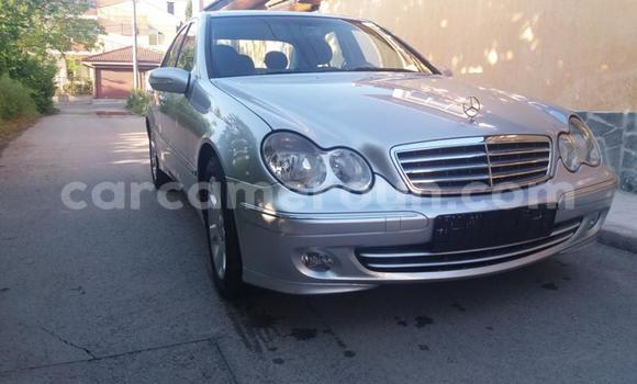 Sayi Na hannu Mercedes‒Benz 230 Sauran Mota in Douala a Ƙasar Kamaru Sayi Na hannu Mercedes‒Benz 230 Sauran Mota in Douala a Ƙasar Kamaru