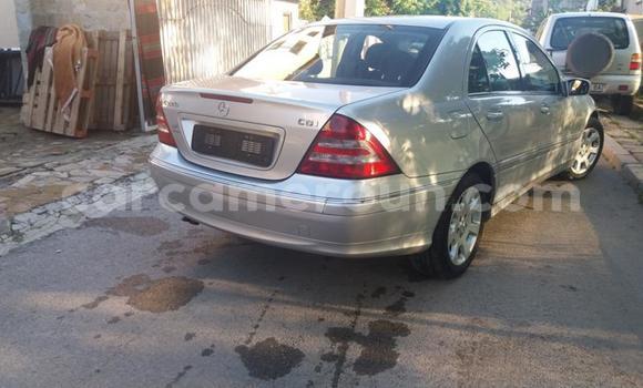 Sayi Na hannu Mercedes‒Benz 230 Sauran Mota in Douala a Ƙasar Kamaru Sayi Na hannu Mercedes‒Benz 230 Sauran Mota in Douala a Ƙasar Kamaru